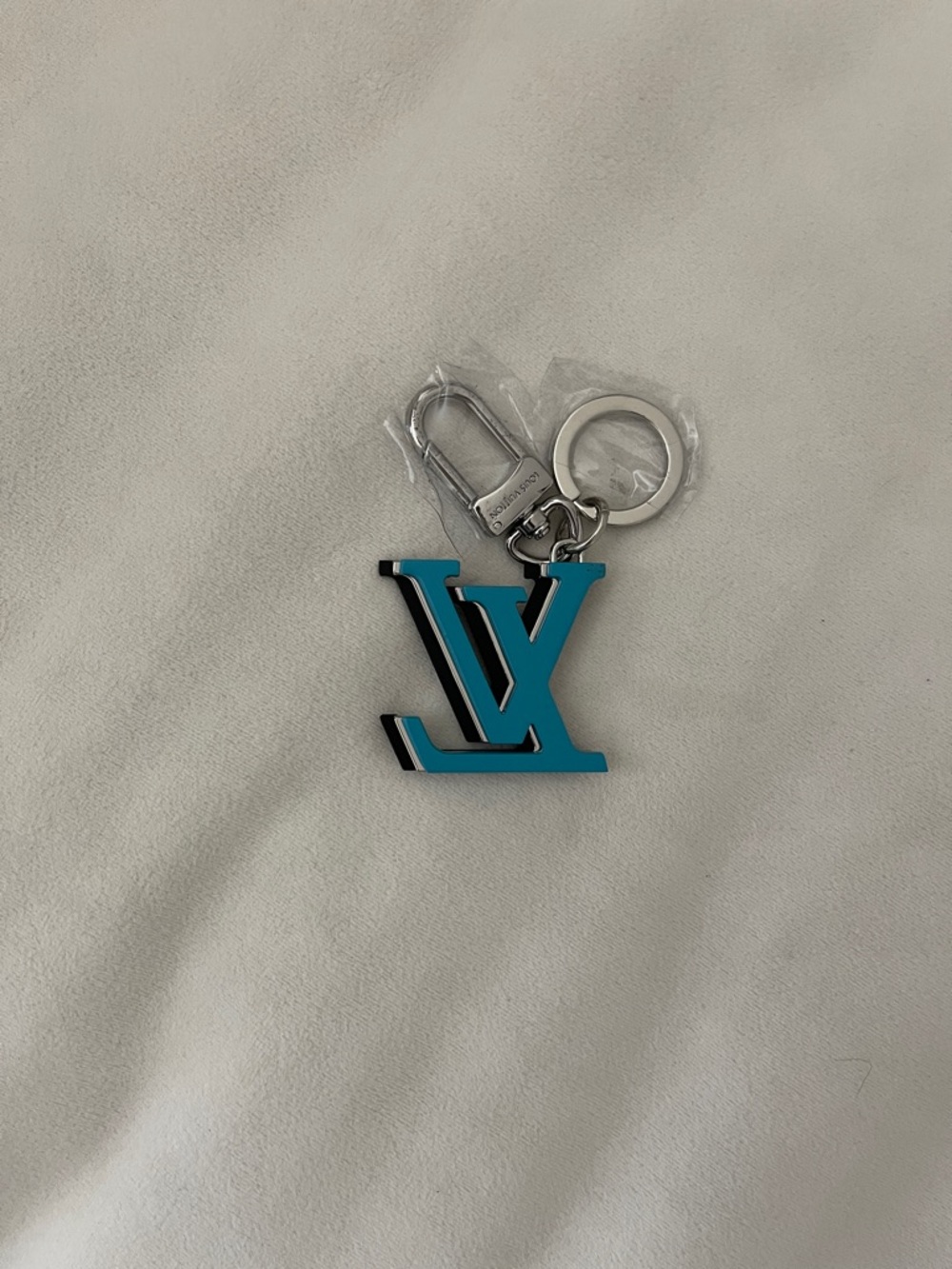 LV Key rings or bag charms - Picture 2 of 3